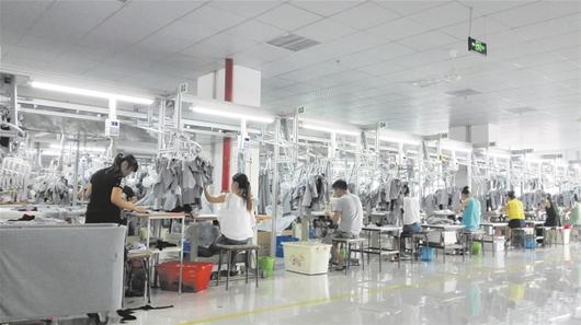 漢派服裝轉(zhuǎn)型陣痛:質(zhì)量存隱憂 生產(chǎn)外發(fā)有利有弊_聯(lián)盟中國_中國網(wǎng)
